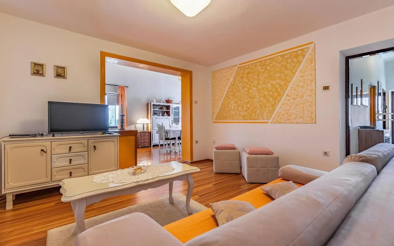 Apartments With A Parking Space Banjole, Pula - 7036 0*,  Croatia