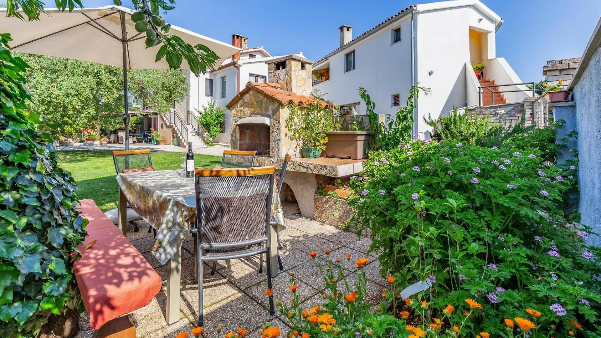 Apartments With A Parking Space Banjole, Pula - 7036