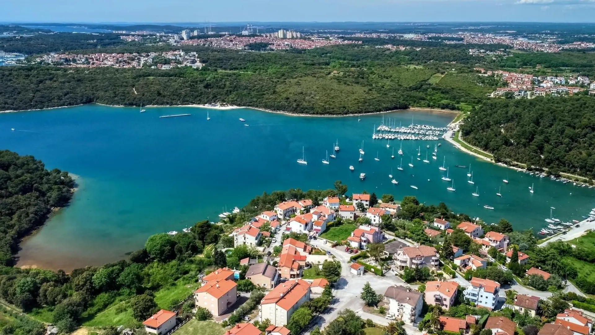 Apartments With A Parking Space Banjole, Pula - 7036 Croatia